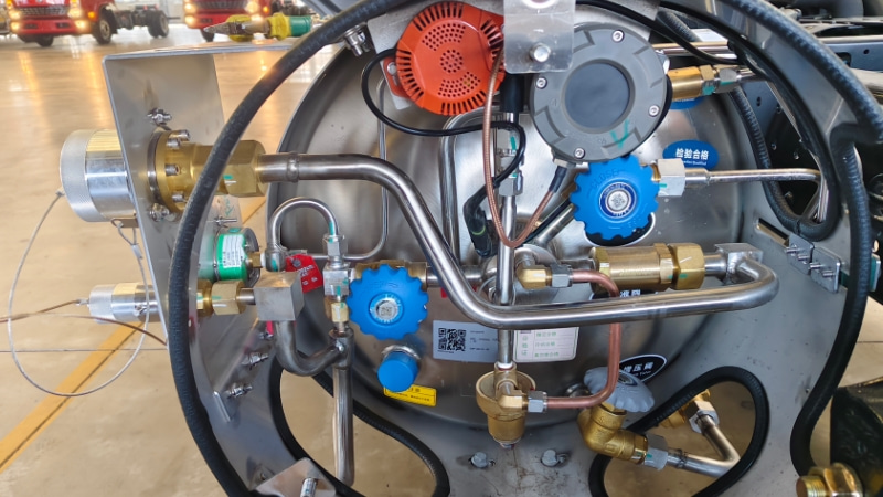 LNG  truck and liquid hydrogen truck liquid level monitoring